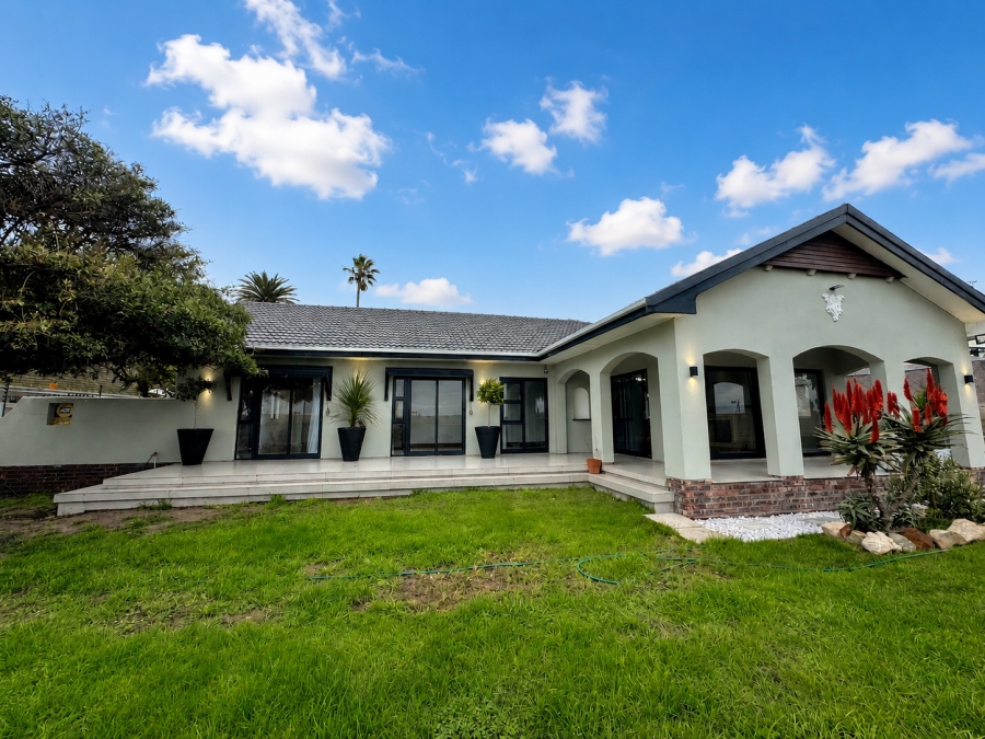 To Let 4 Bedroom Property for Rent in Milnerton Central Western Cape